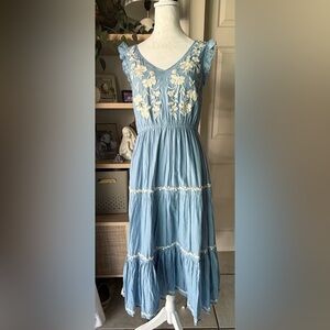 Lucky Brand Blue Boho white Embroidered flowers Tiered Midi Dress Womens Sz XS